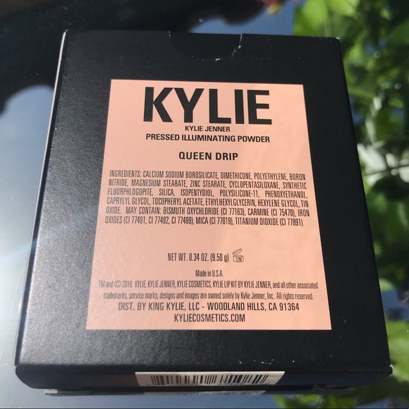 QUEEN DRIP Highlighter Illuminating Powder - Picture 3 of 12